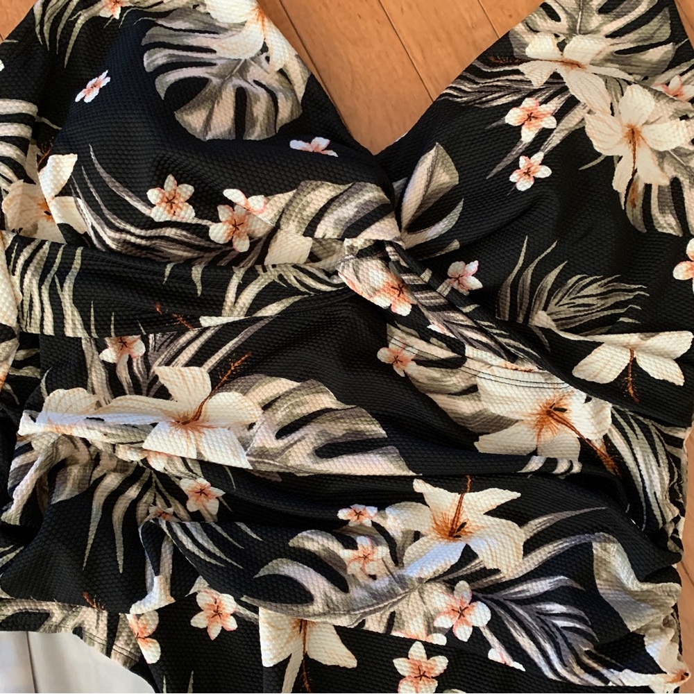 NEW! ISLAND WAVES Size 3X Underwire One Piece Floral Swimsuit - Picture 3 of 7